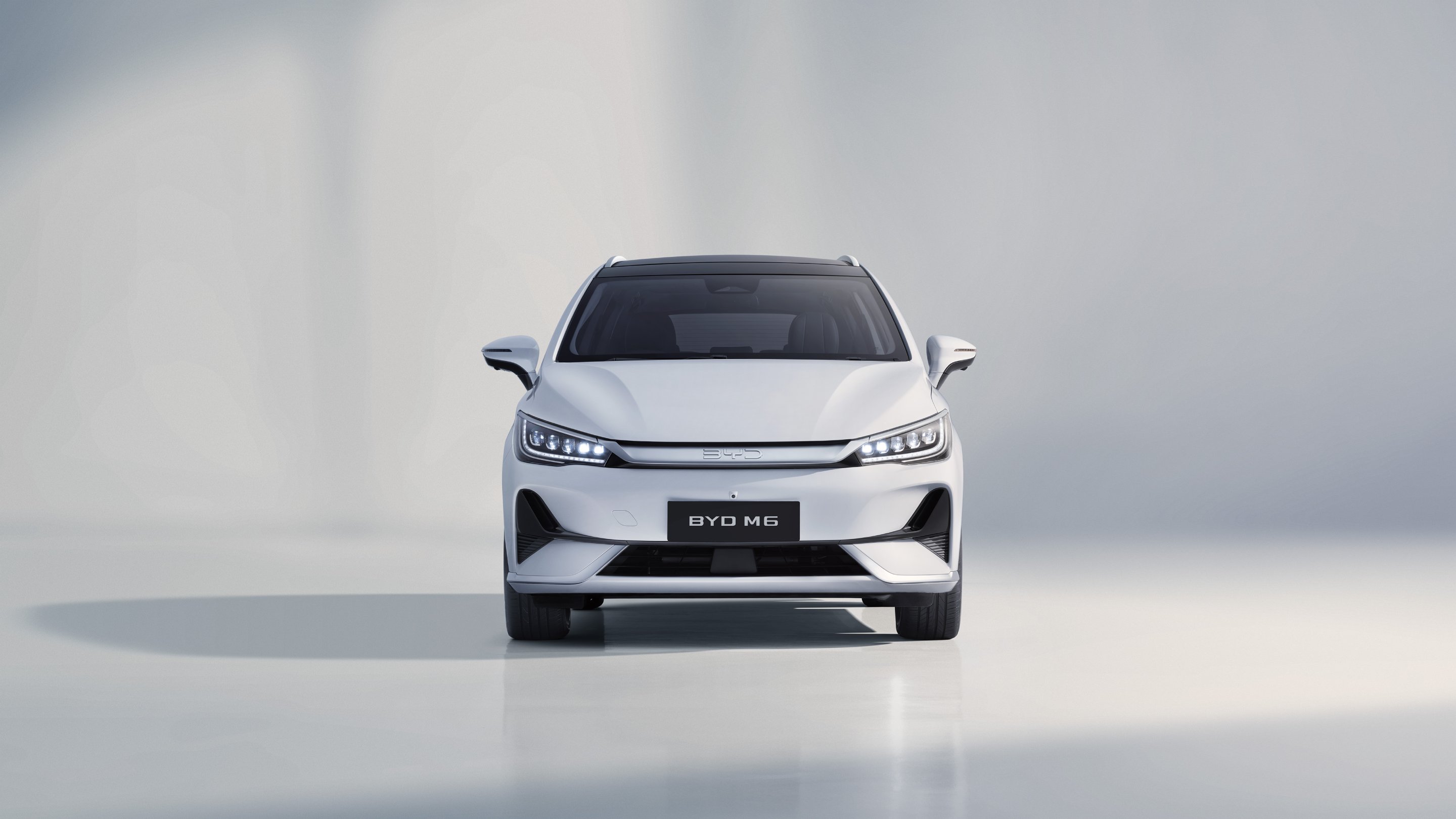 BYD M6 gallery 2